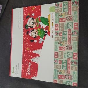 Cricut New Mickey and Friends, Holiday Cheer Delux paper